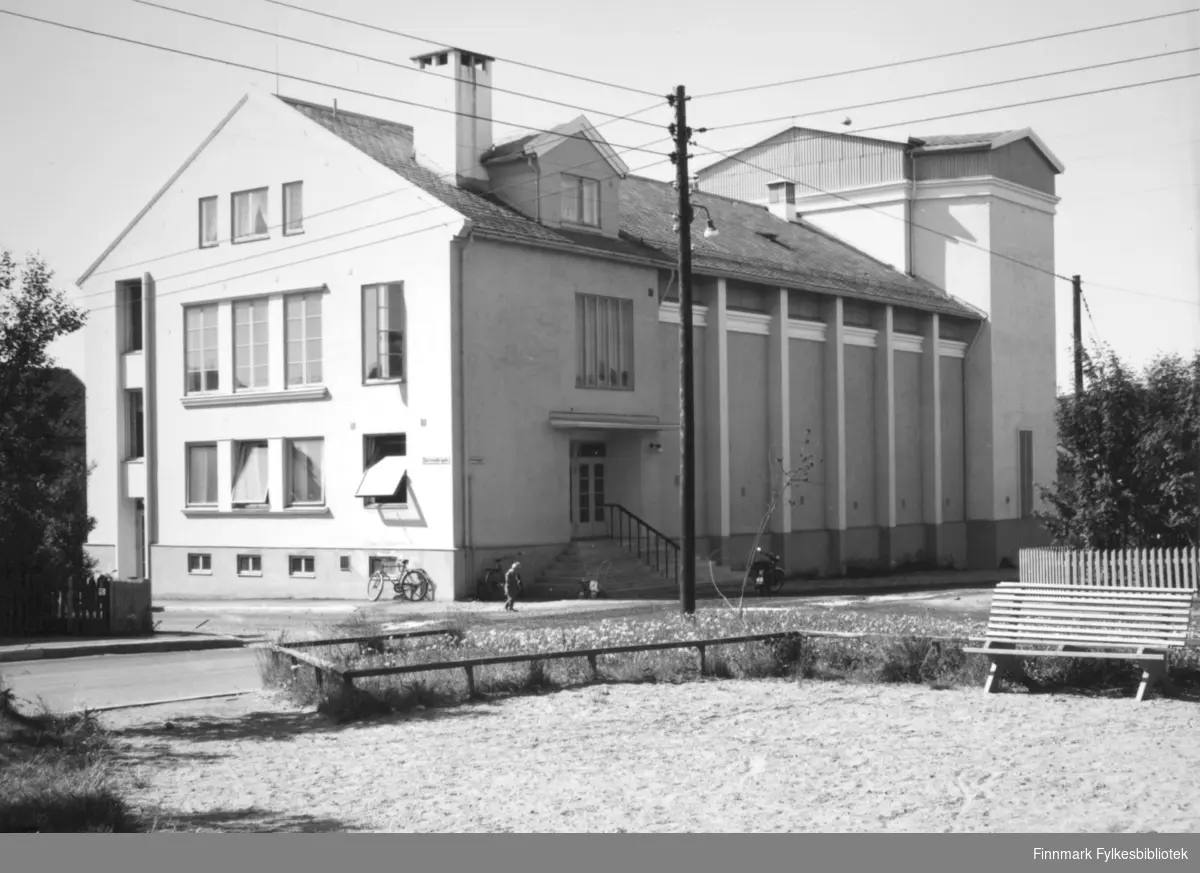 Det nyeste Malmklang, gjenreist i 1953 etter at den gamle bygningen ble ødelagt under krigen. Dette er forsamlingshuset til ungdomslaget.