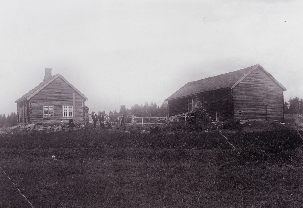Ødegården, Ottestad. Bruket ble i 1866 kjøpt opp av Lundegård lille, låven revet i 1935, hovedbygningen brant i 1951,