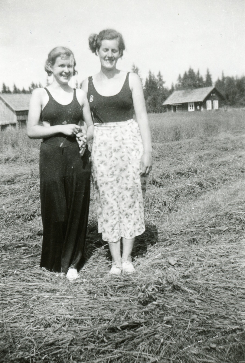 Frå v. Astrid Solbrekken og hennes halvsøster Mary Holter.