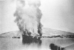 D/S "Dronning Maud" i brann etter tysk bombing.