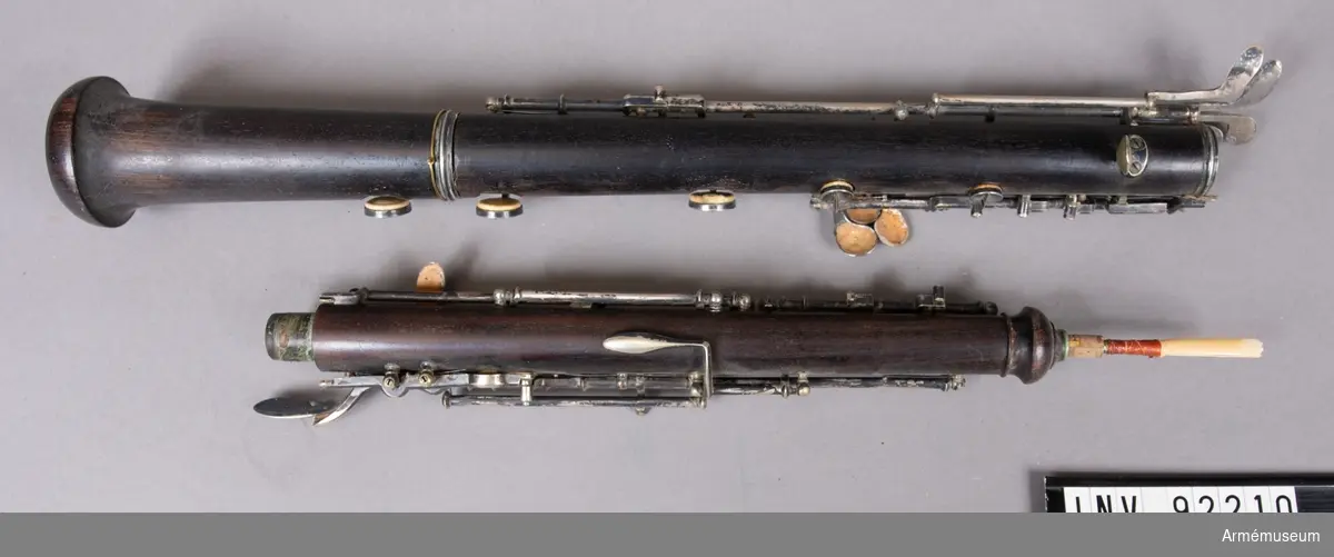 Oboe med fodral. Oboen kan tas isär i tre delar.