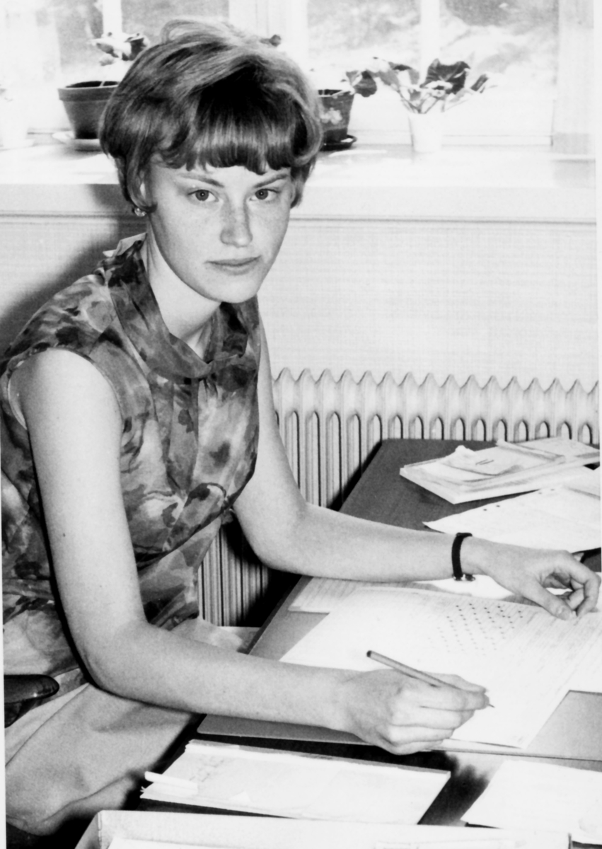 Kassans fotoalbum, sid 6

Några bilder från 1966.

Bild 1. Ann-Marie Eriksson
Bild 2. Elna Fredrikson.