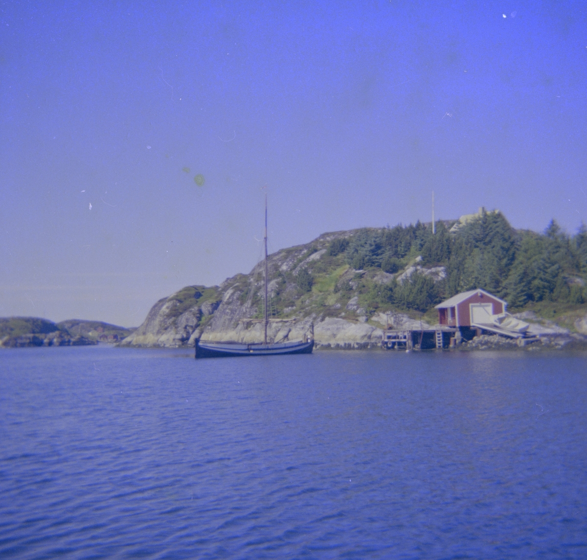 Fembøringen "Den siste viking" fotografert utenfor Skårøya, Kvenvær, Hitra i 1975