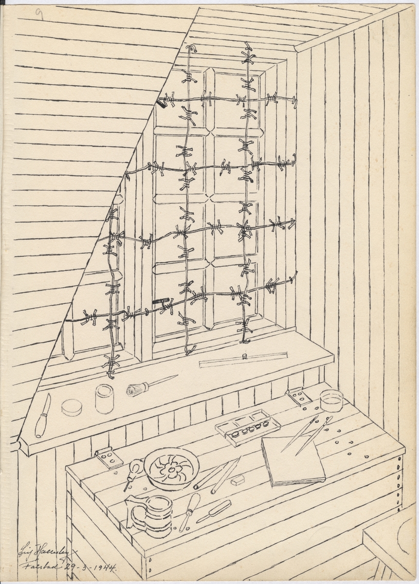 Tegning fra Falstad fangeleir, "Min arbeidsplass". Ved vindu i loftsetasjen i leirens hovedbygning. Tegninga er datert 29.03.1944, men kan vise en tidligere situasjon. Leif Hallesby kom til Falstad i desember 1942.