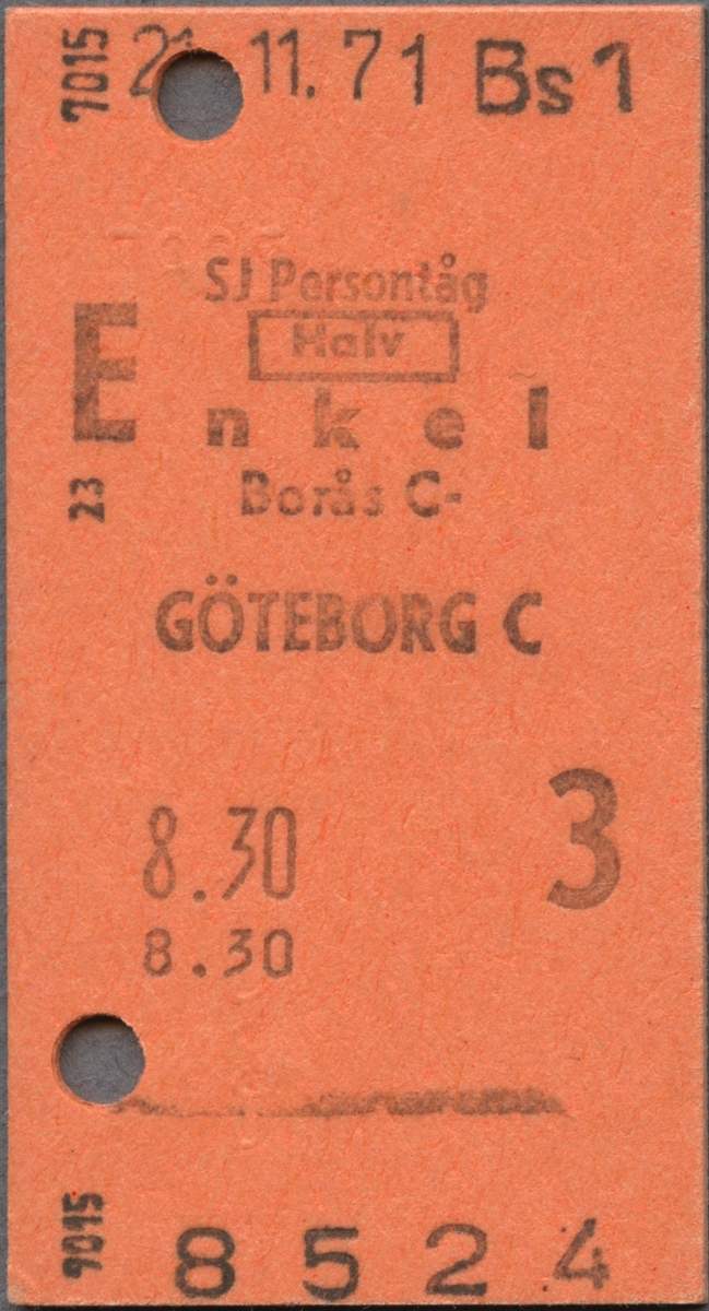 Enkelbiljett för SJ Persontåg på sträckan Borås C-Göteborg C. På biljetten står det "Halv" samt "3". Biljetten är av Edmondsonsk typ, av orange papp med svart tryck. Biljettern är klippt och har präglade nummer på baksidan.