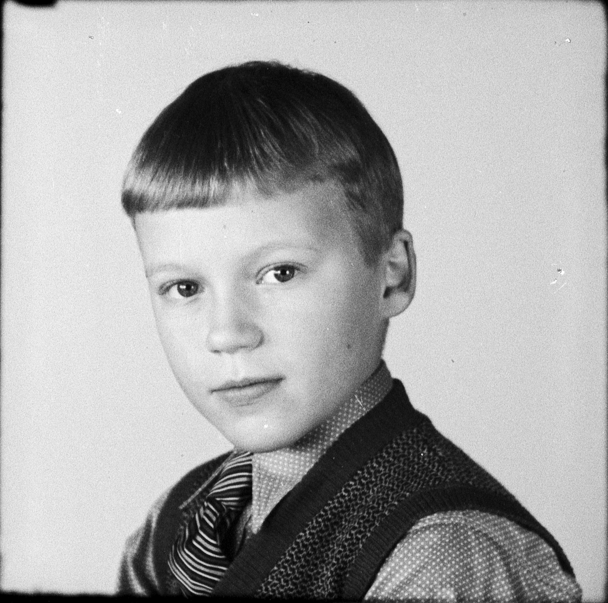Ateljéporträtt - pojke, Östhammar, Uppland