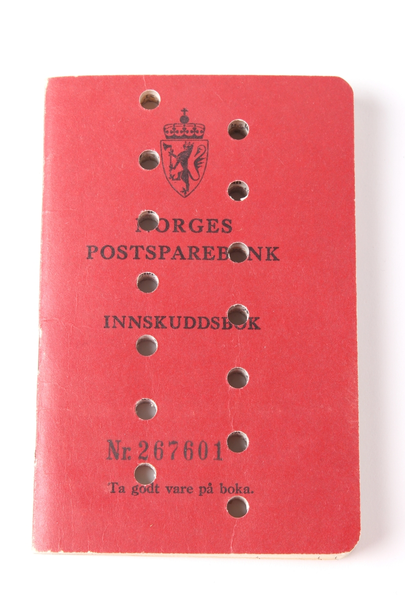 Innskuddsbok fra Norges Postsparebank. Boken er gjennomhullet for å vise at den er ugyldig.