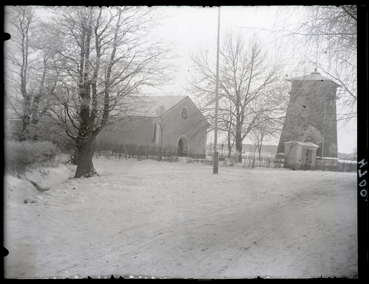 Kyrkan i Lillhärad, från nordväst.