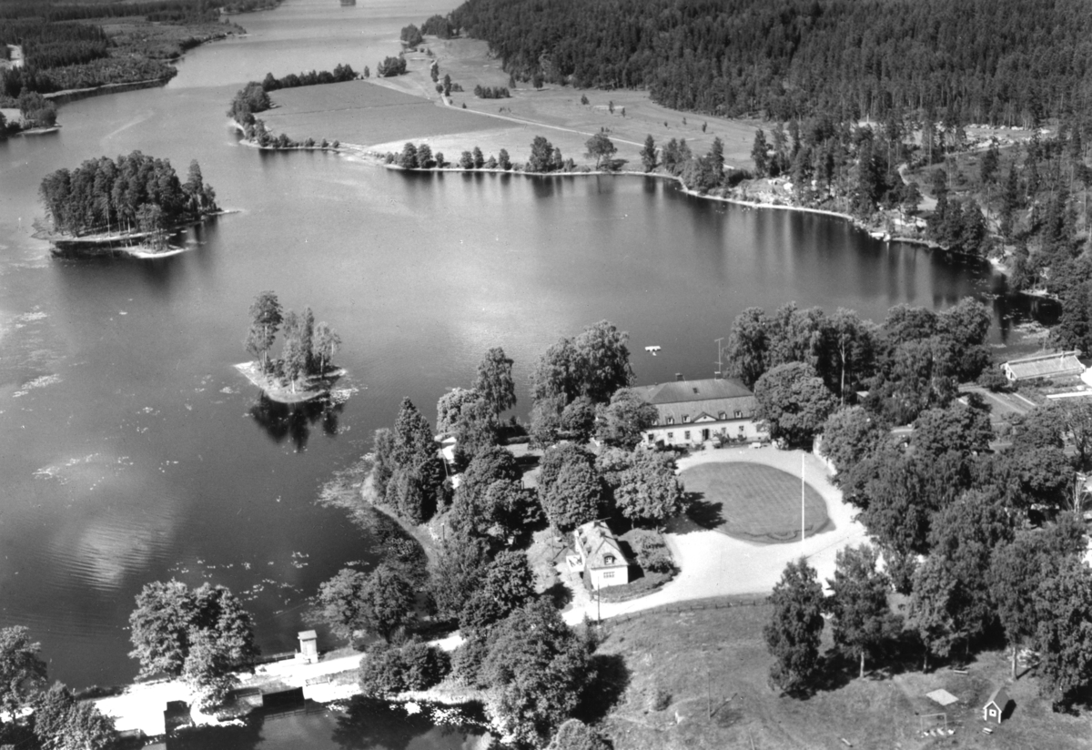 Flygfoto över Hooks Herrgård i Hok, Vaggeryds kommun, Jönköpings län. 1244/ 1966