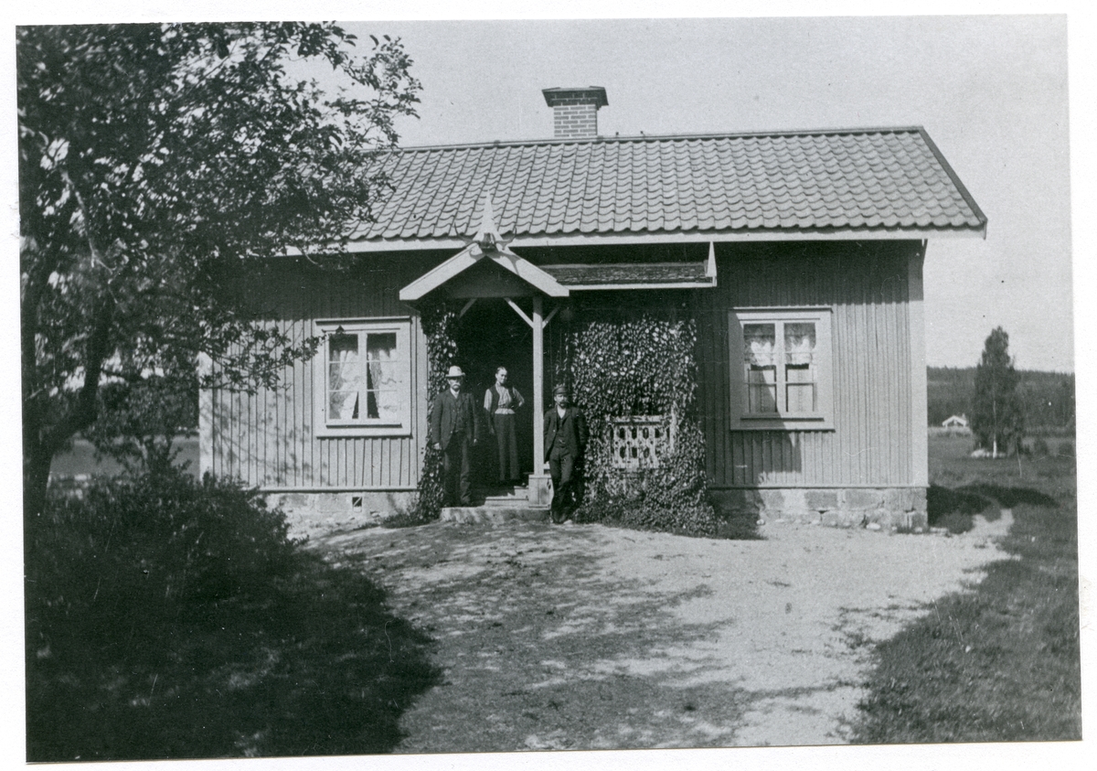 Skinnskatteberg sn, Skinnskattebergs kn, Baggå.
"Gröna stugan" c:a 1900.
