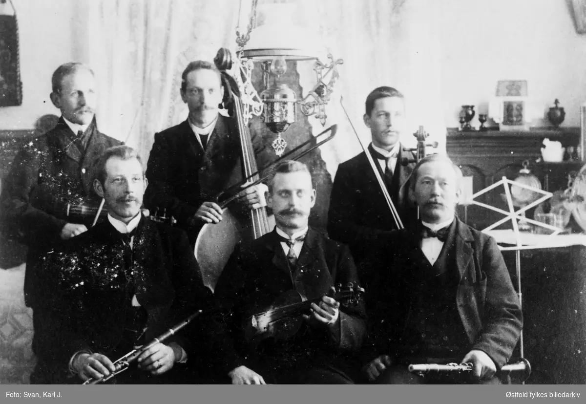 Gruppe musikere, personene er ukjente, Tune ved Sarpsborg 1910.