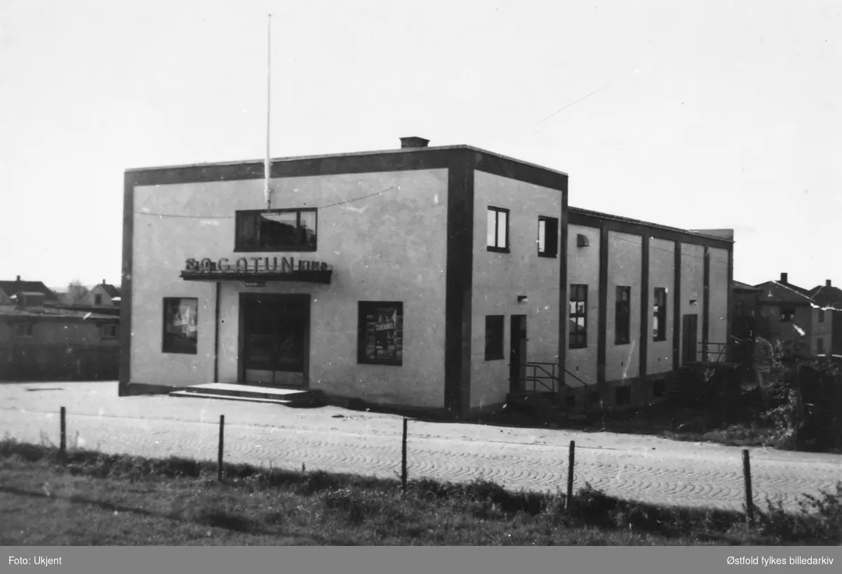 Sagatun kino ved Valaskjold i Tune ca. 1930-40.