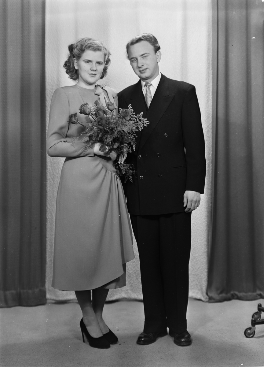 Ateljéporträtt - brudparet Karlsson, Uppsala 1948