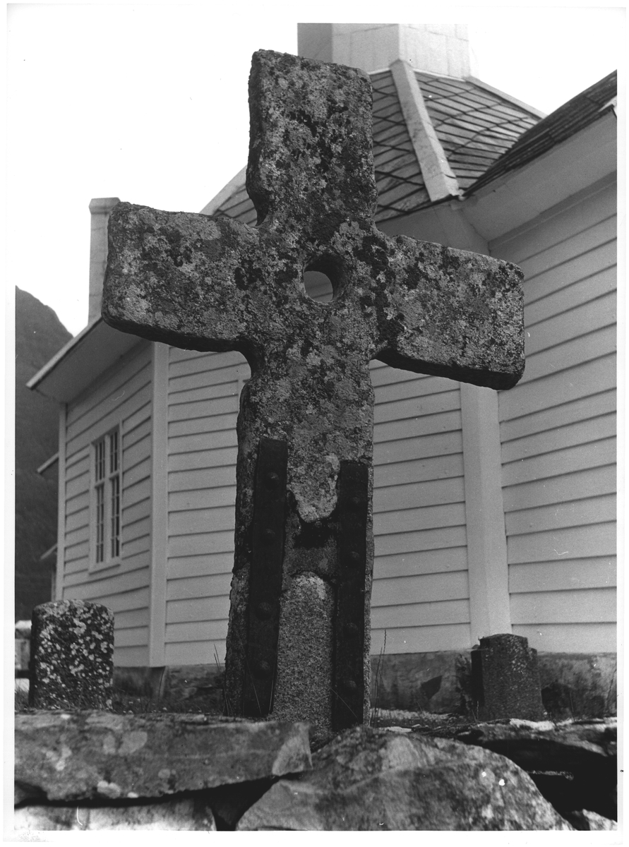 Det eldgamle kors ved Loen kirke
