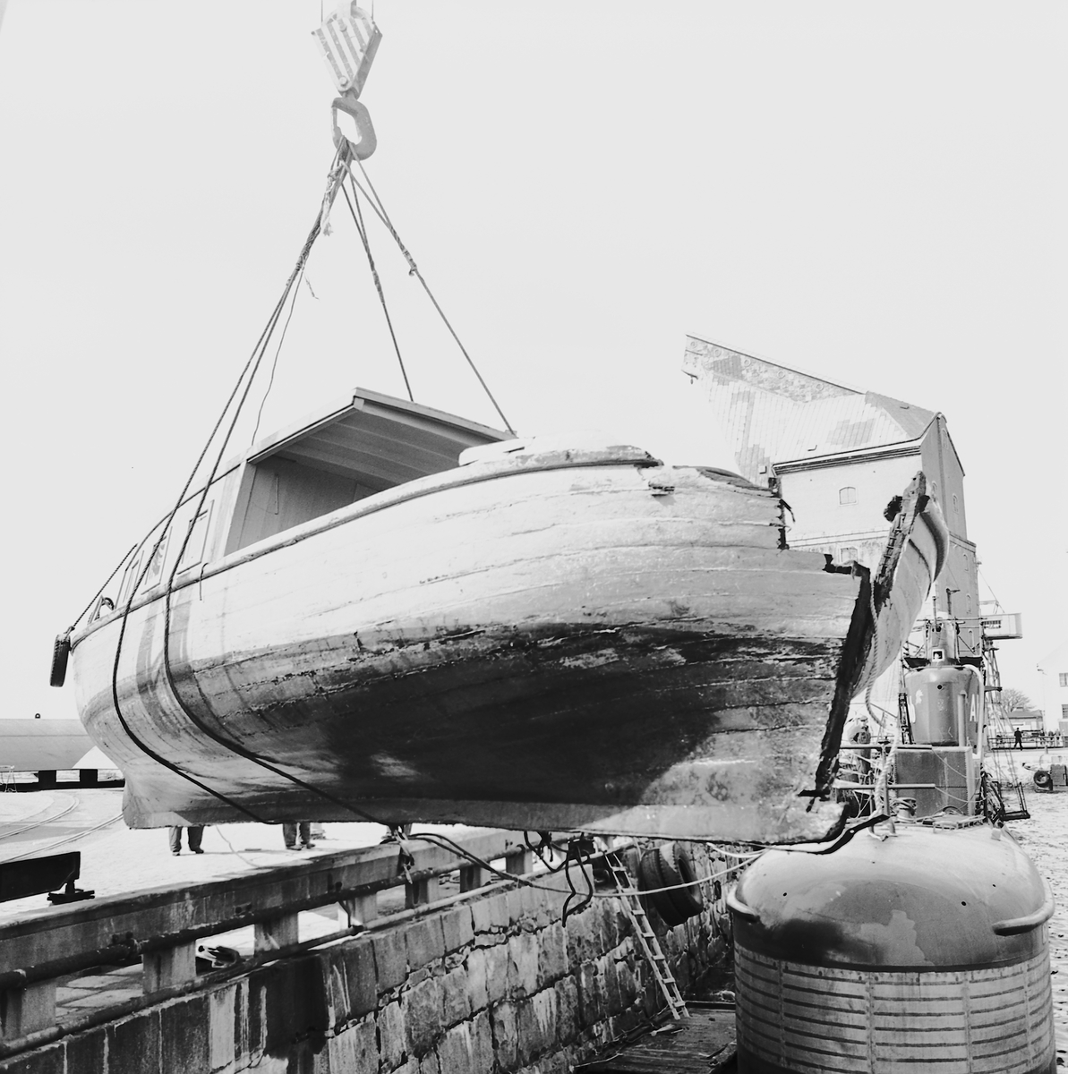Bärning av dykarbåt i svajningsrummet