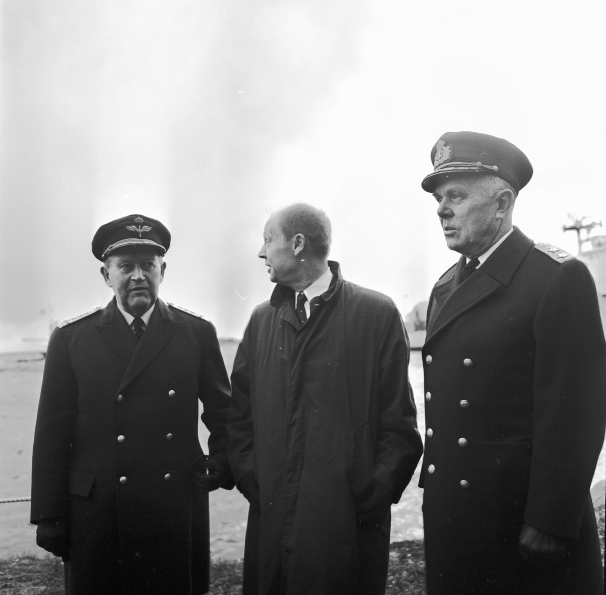 Från vänster: överbefälhavaren, general Torsten Rapp, industriminister Krister Wickman, marinchefen, viceamiral Åke Lindemalm. Vid sjösättningen av minfartyget HMS Älvsborg (M02) vid Karlskronavarvet.