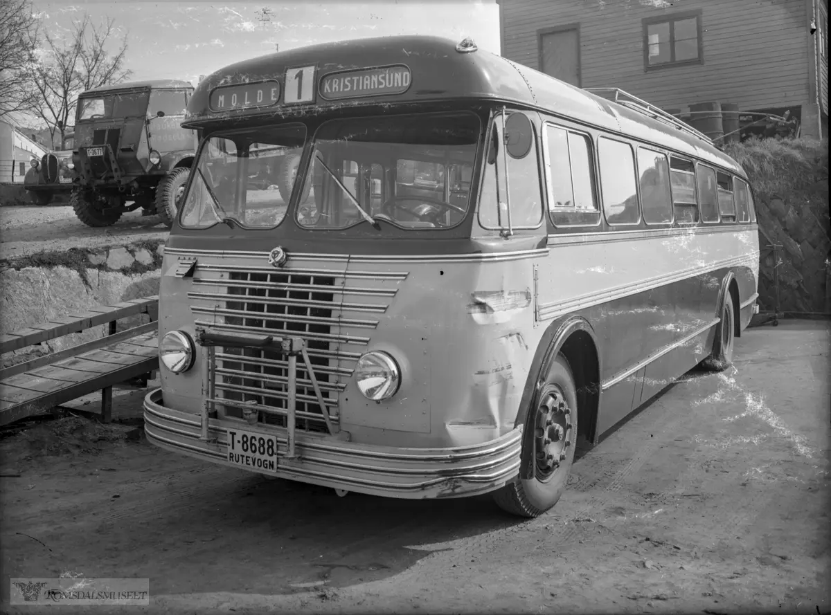 T-8688 var en Scania-Vabis personbuss, 1951-modell, med karosseri bygd ved Larvik Karosserifabrikk. Det var Aarø Automobilselskap som kjøpte bussen for bruk i ruta Molde-Gjemnes i korrespondanse med ferge til og fra Kristiansund. Men alt i 1952 stod veien over Frei ferdig, og fergeruta ble forkortet til Gjemnes-Kvitnes. Bussene fulgte fra da av ferga og bussene gikk dermed hele veien Molde-Kristiansund. .I 1963 fikk bussen satt i dør passasjerer helt bak også. Bussen gikk fra da av i lokalruter for Hjelset Auto. Bussen var i bruk til tidlig på 1970-tallet. Bussen kostet ca. 81000 kr som ny.