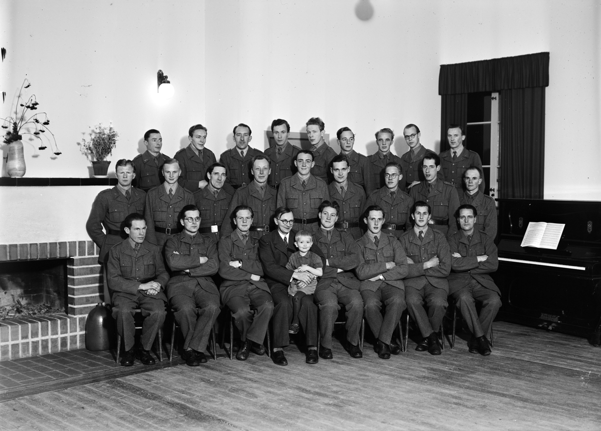 Grupporträtt militärer, Uppsala 1950
