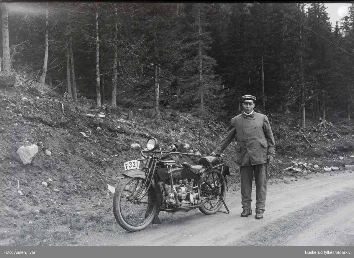 Motorsykkel
Henderson var et amerikansk motorsykkelmerke som ble produsert fra 1911 til 1931. 
F321