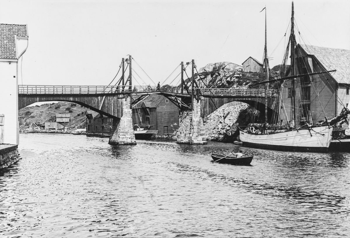 Gamle hasseløybroen sett mot nord, ca. 1901.