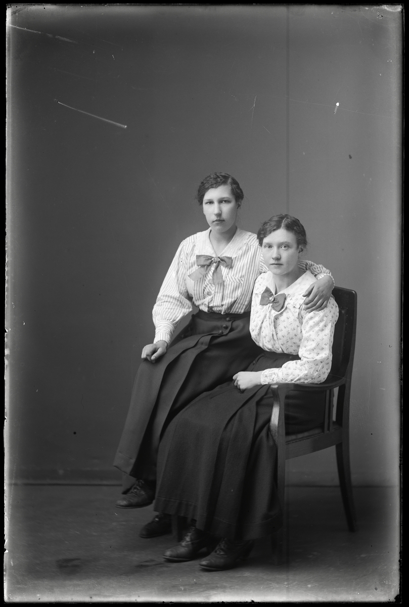 Helga Karlsson med systern
