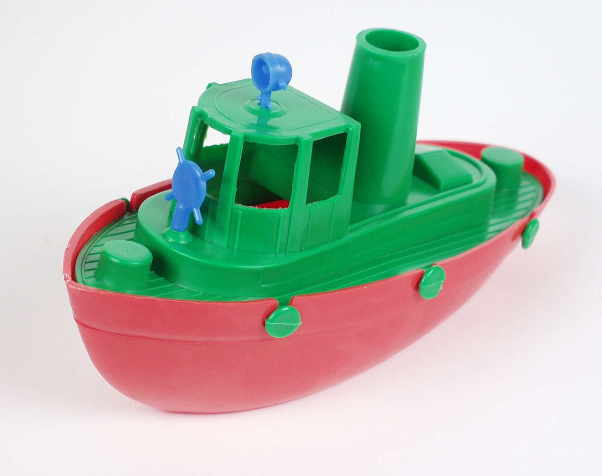 Grønn og rød lekebåt i plast.