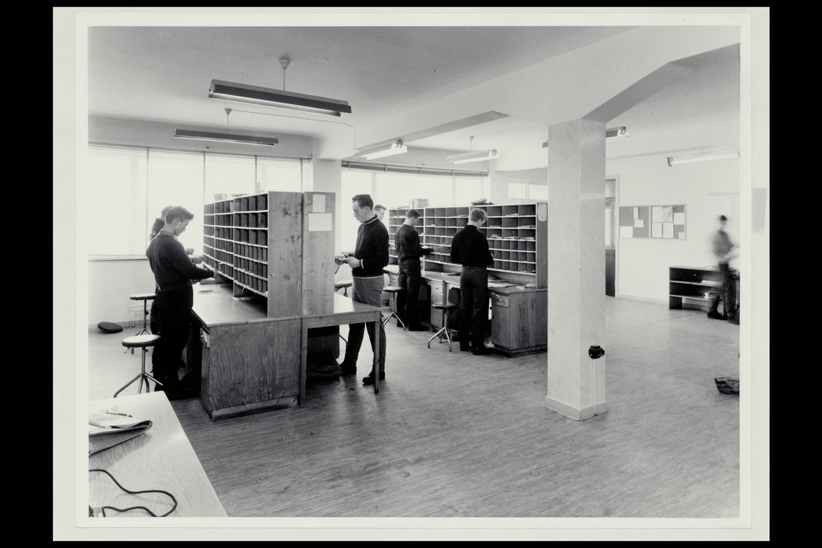 postkontor Bodø 8000, interiør, personale, sortering, brev, budrom