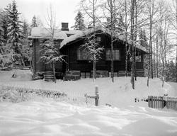 Jul. Sundsviks hus i Einar Sandbergsveg 21b. Hus i laftet ru