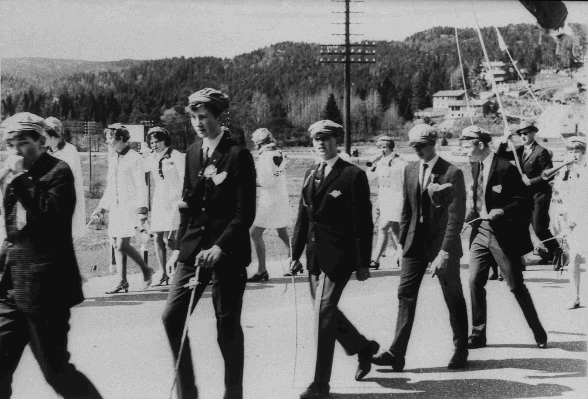 Bilder fra Birkenes kommune
Realskolen - Grønnrussen 17 mai 1969