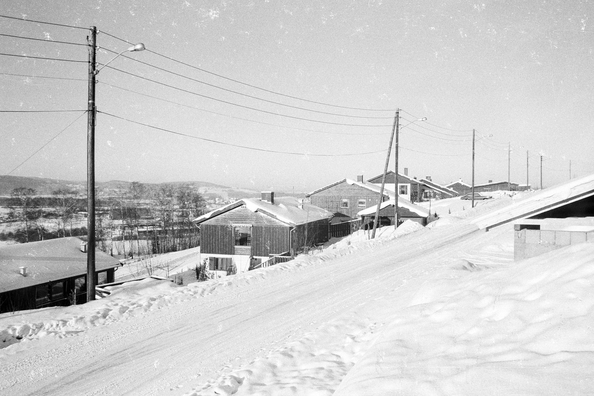 Småhusbebyggelse, vinter Blomstervegen i Rælingen 1979
