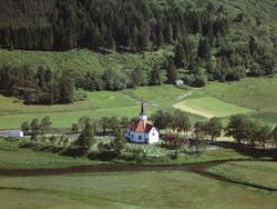 Tresfjord kirke er en åttekantet kirke fra 1828 i Vestnes ko