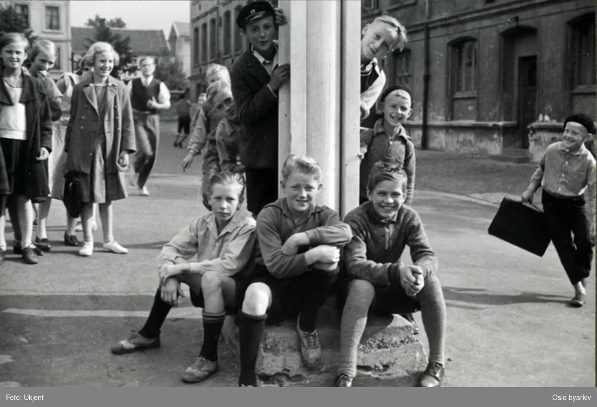 Fra skolegården - Oslo byarkiv / DigitaltMuseum