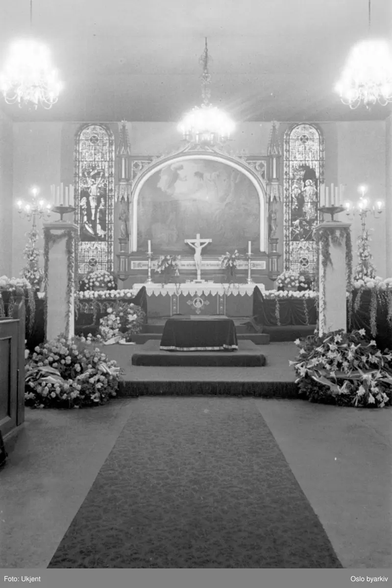 fra-dronning-mauds-bisettelse-i-oslo-domkirke-altertavle