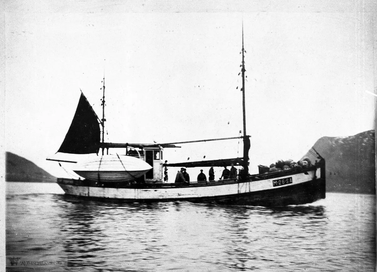 Fiskefartøy, M/B "Brødrene", M-26-SA.