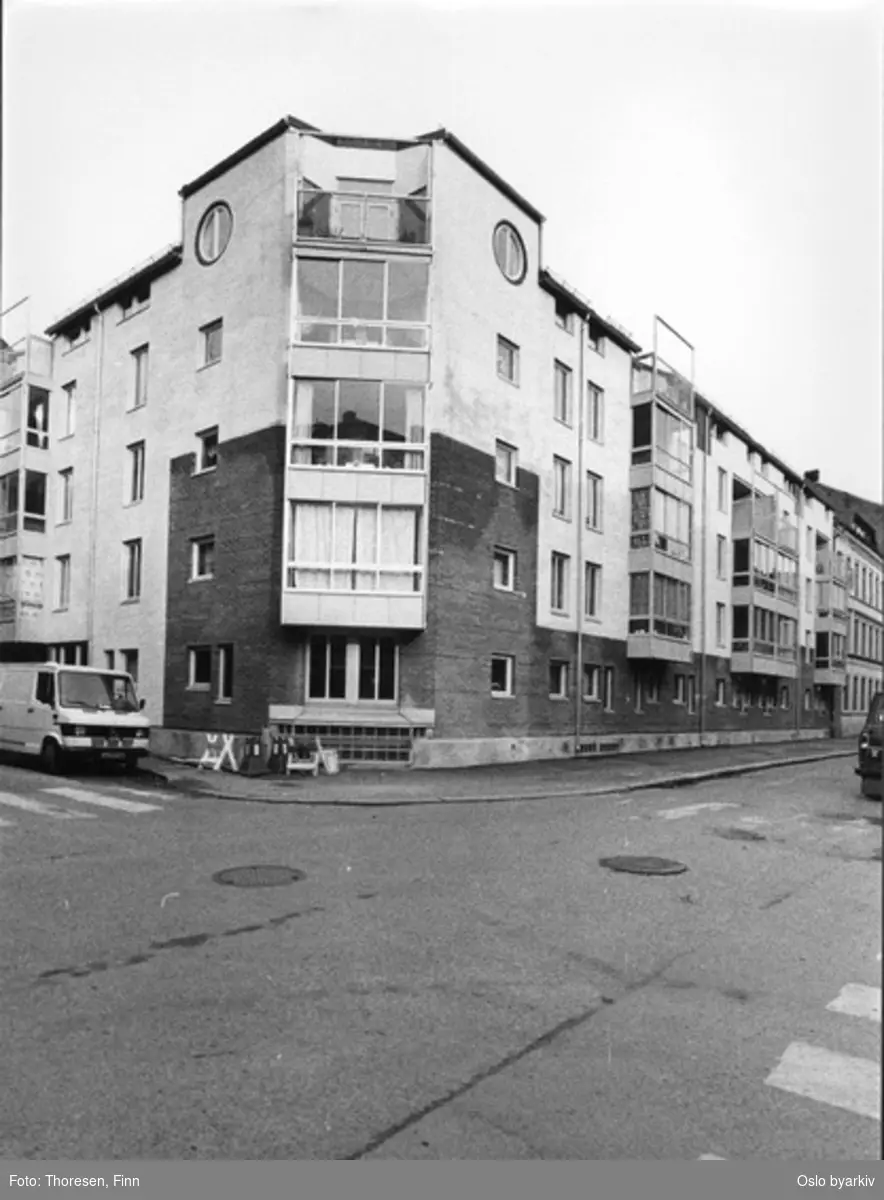Nyoppført bygård / leiegård i tegl, hjørnet Motzfeldts gate 22 - Urtegata.