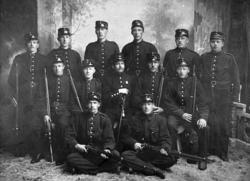 Soldater på Setnesmoen. Det er flere Bugginger på bildet. Me