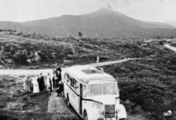Eidsvåg husmorlag på tur til Bud..Sisn B62 buss med reg nr T