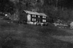 Buvik garden i Ranvik i 1917. Sæthermyrfamilien er nylig kom
