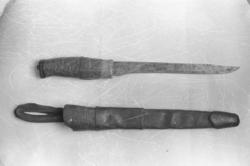 R.4262. Johan Alnæs sin jaktkniv med slire..(Se Romsdalsmuse