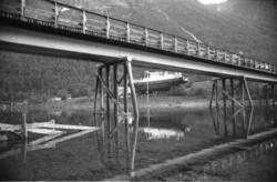 Fergen Mardøla fraktes til Eikesdalsvatnet.