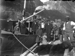 Bjørnejakt på Vike juni 1919. Bjørnen ble skutt i Kovafonna 