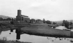 Eidsvåg kirke bygd 1878 er en langkirke i tre. Den har 250 s