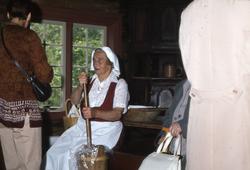 Olsok på Romsdalsmuseet i 1981. .Med Eresfjord Bondekvinnela