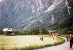 Fergen Mardøla fraktes til Eikesdalsvatnet.