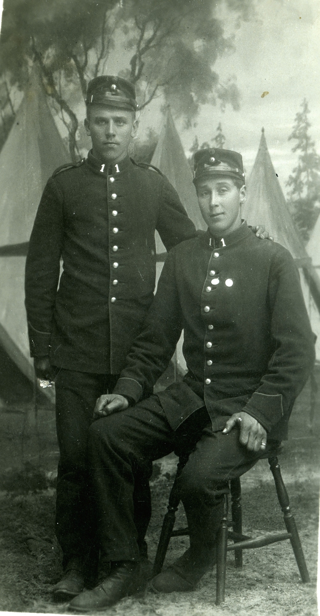 Portrett,militær uniform.
Bilde er tatt på Gardemoen 1913.
Til h. er Torkjell Bergheim.