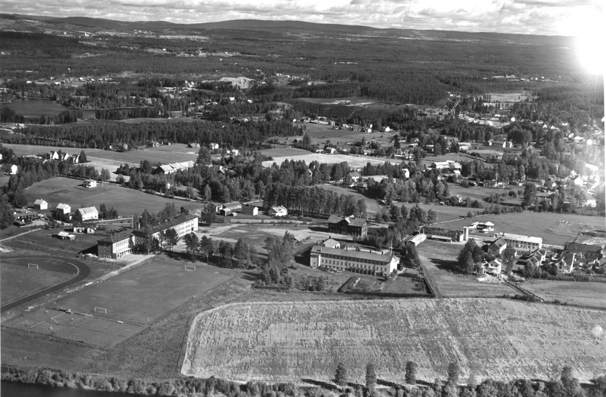 Flyfoto, Widerøe. 38193. 16. 09. 1951. Fylke: D-17. Sted: Elverum. 