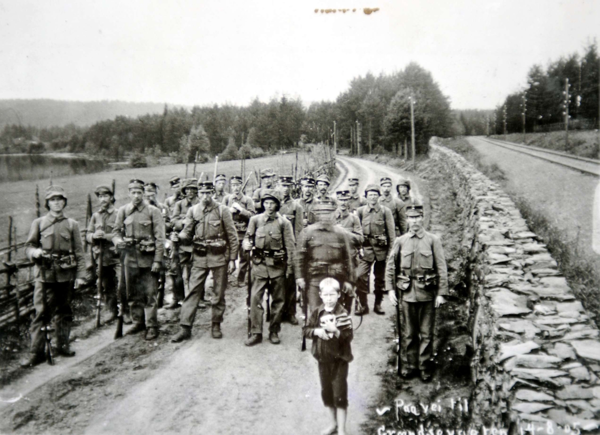 Jegerkorpset oppmarsjert på vei til grensevakt.14. august 1905.