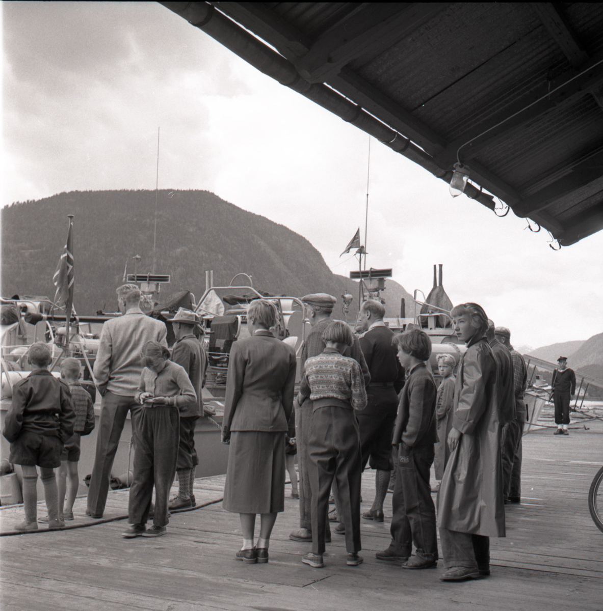 Samlefoto: Elco-klasse MTB-er gjennom Bandak-kanalen i juli 1953.
Sivile.
