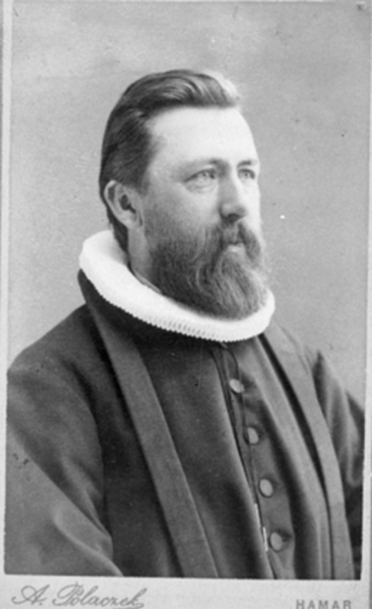 Hamar, Stiftsprost og amatørfotograf Hans Emil Erichsen (11.09.1842-28.11.1918)