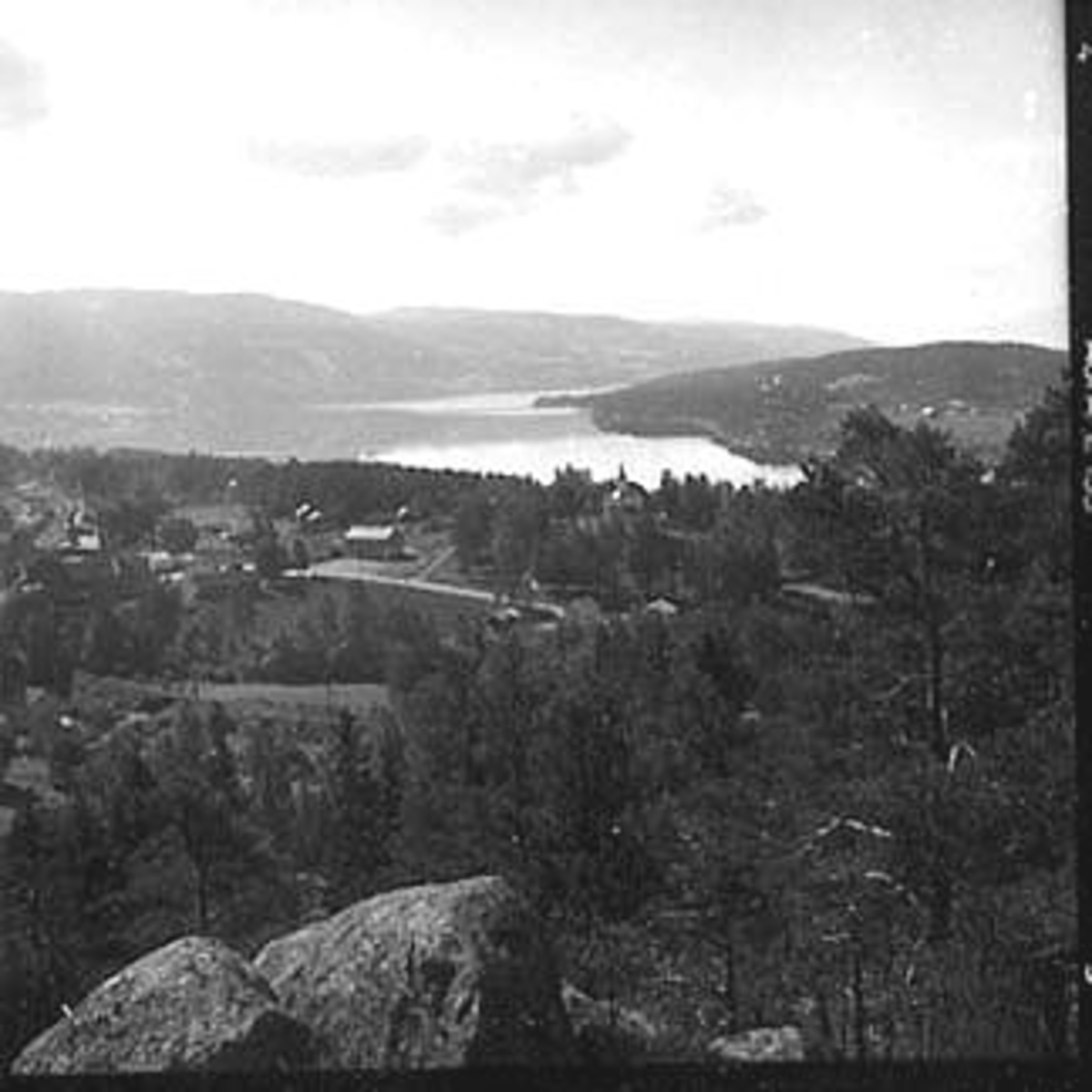 UTSIKT MOT TANGEN OG MJØSA FRA GJELLBERGET, TANGEN, - Anno ...